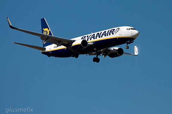 Elmas - Atterraggio RyanAir (40D_7415_1rid).jpg